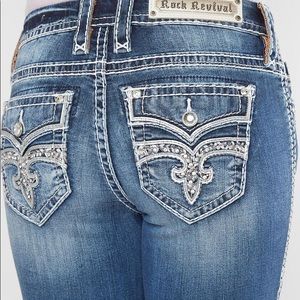 ✨Rock Revival Shaylee Easy Skinny Jeans✨
